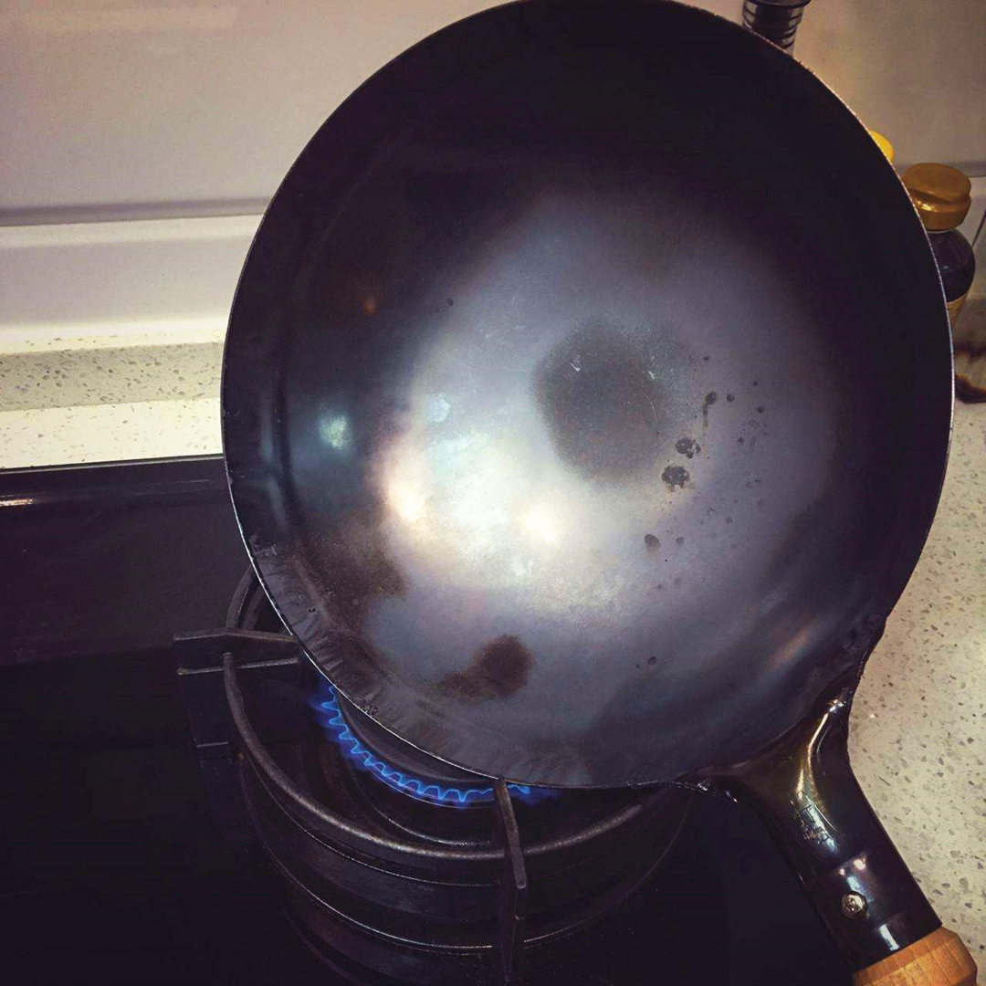 为什么炒菜要热锅冷油,热锅凉油还是粘锅