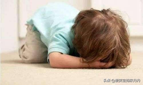 孩子撒泼哭闹家长如何正面管教,针对任性的孩子家长如何教育