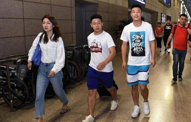 中国足球队为武磊庆生,武磊合照