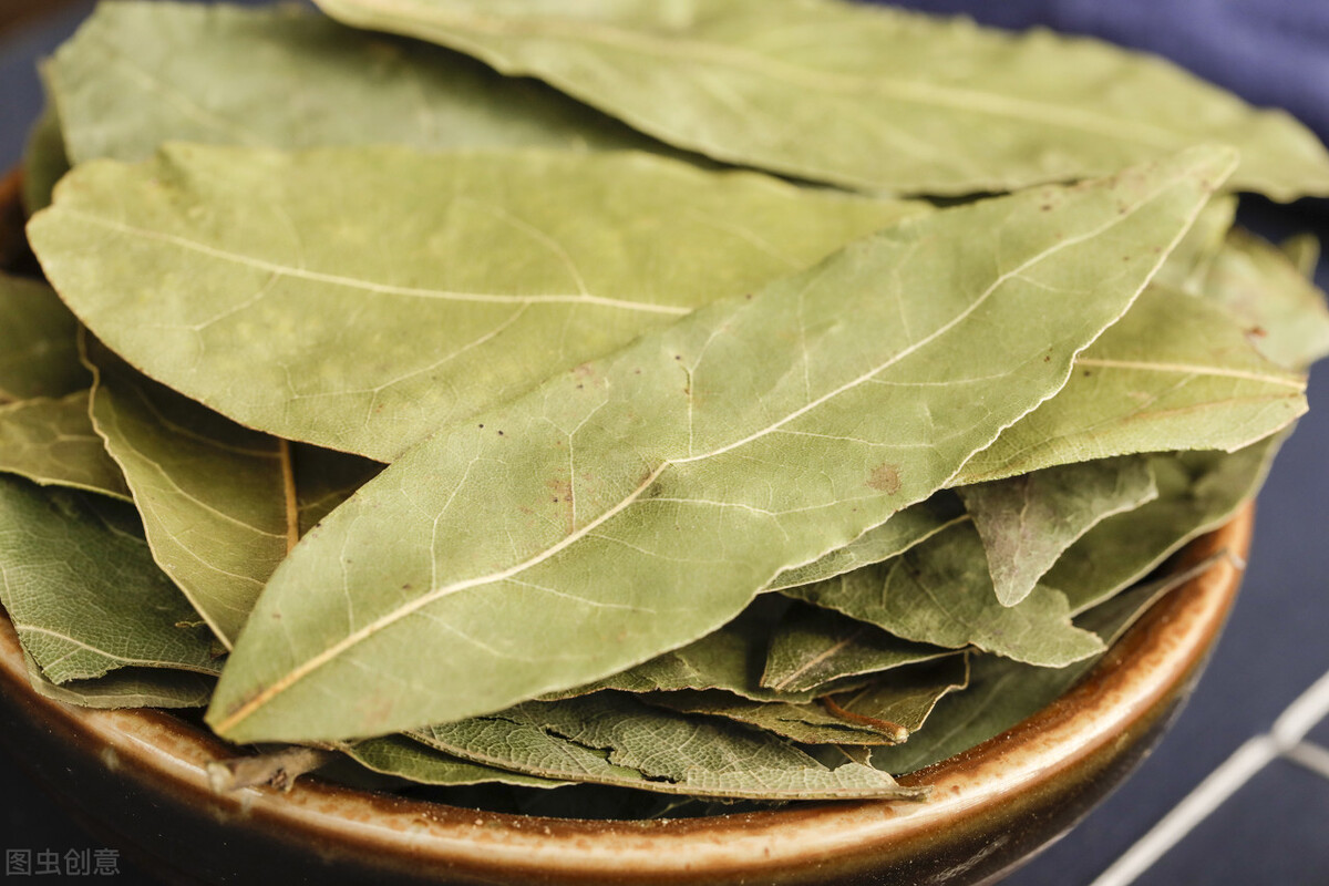 炖骨头怎么炖得又烂又香呢,家常炖大骨头放什么料