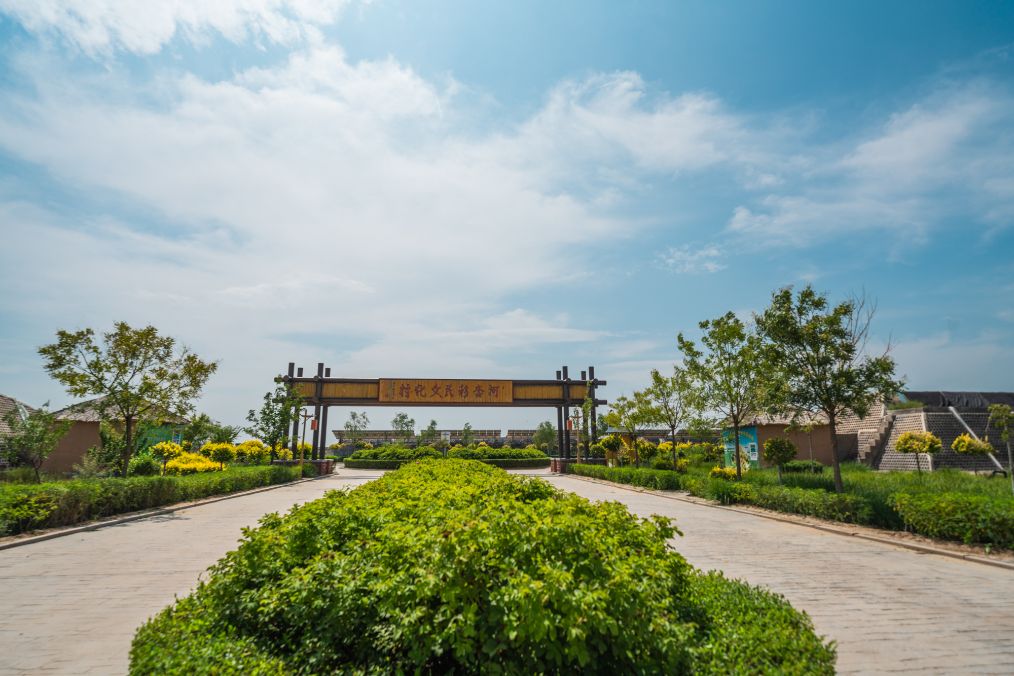 她是滔滔千里黄河的宠儿，阴山之下、河套之上的掌上明珠