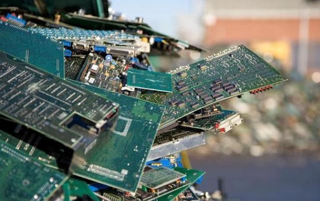 一吨废手机可以提炼多少黄金,自己用废旧手机提炼黄金