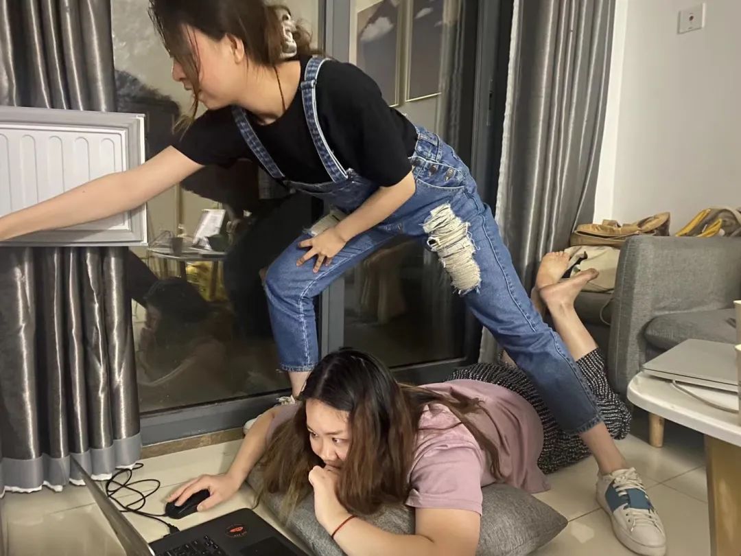 在家看*片A**被老妈撞见，她反手就带我去了个“18禁”场所