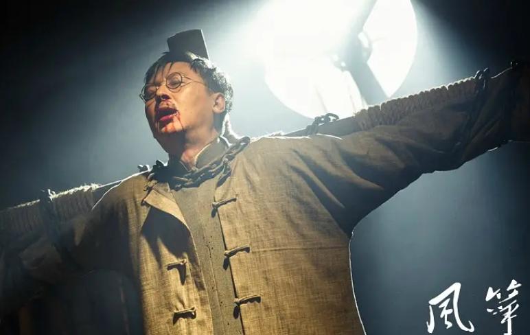 对程蝶衣恩将仇报的小四，27年后已两鬓斑白，但气质依旧如兰