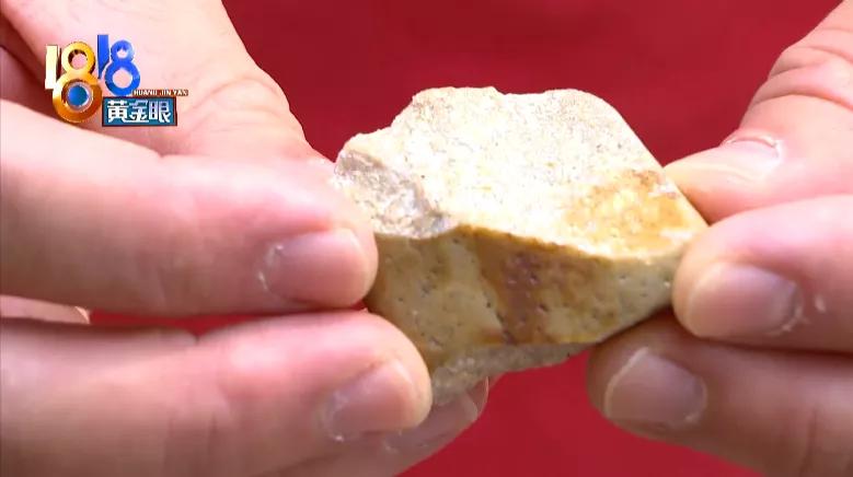 高空丢石头砸死人,高空抛物大妈被泼了一身墨汁