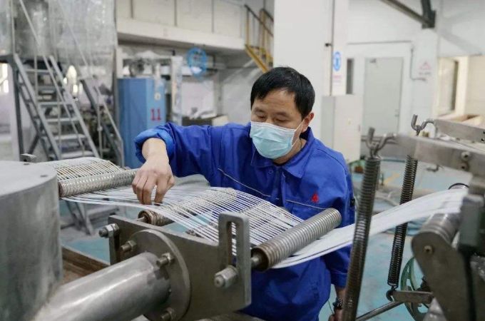 口罩原材料疯涨厂家停产,口罩厂濒临倒闭又恢复生产