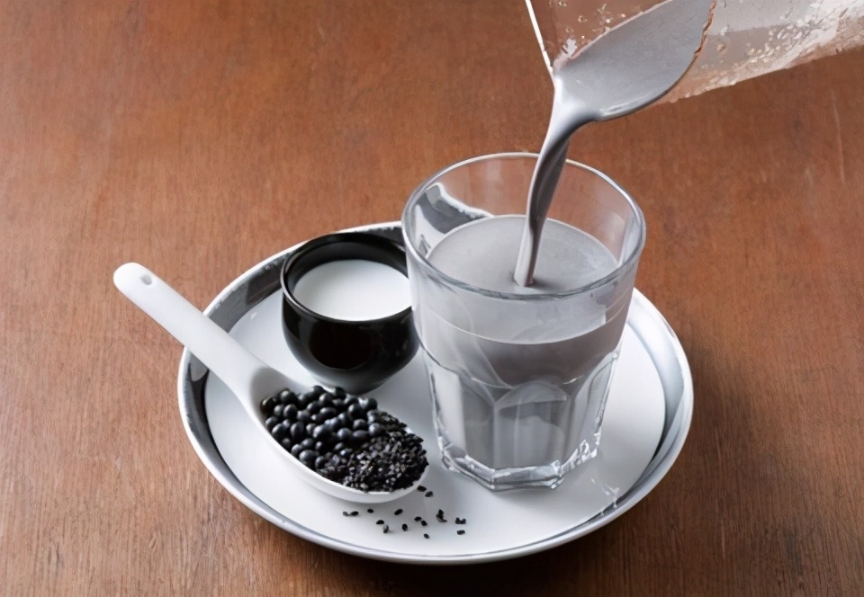 冬日第一杯咖啡暖心,冬日饭前一碗鲫鱼汤贴心又暖胃