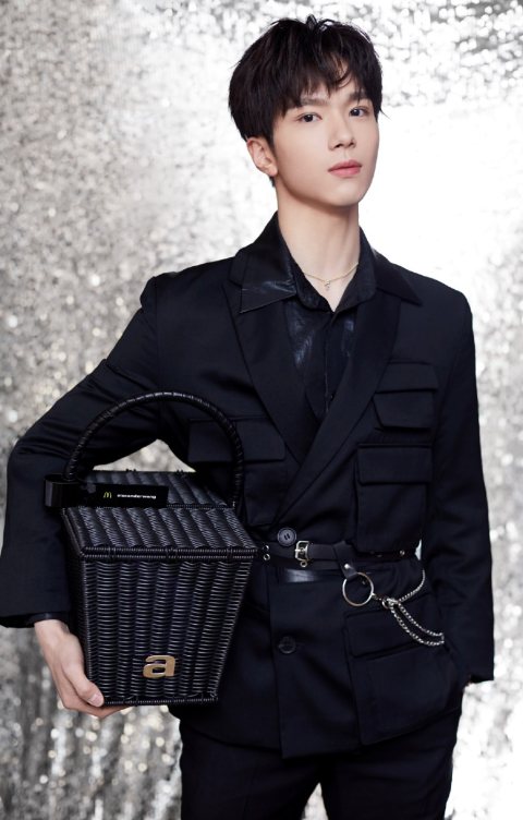 目测一米八的大帅哥,一米八三的大帅哥