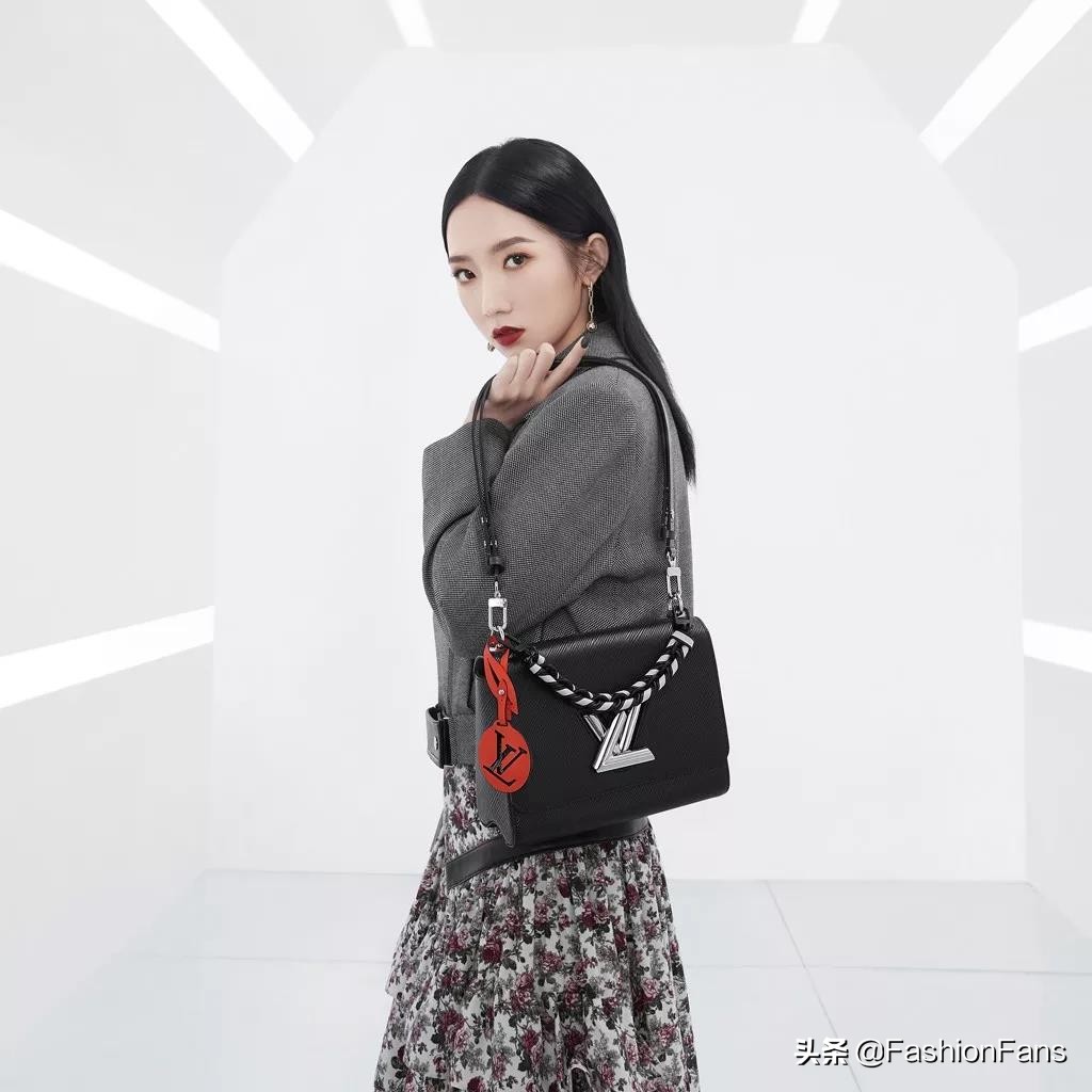 刘雯背过的香奈儿包,刘雯香奈儿机场包