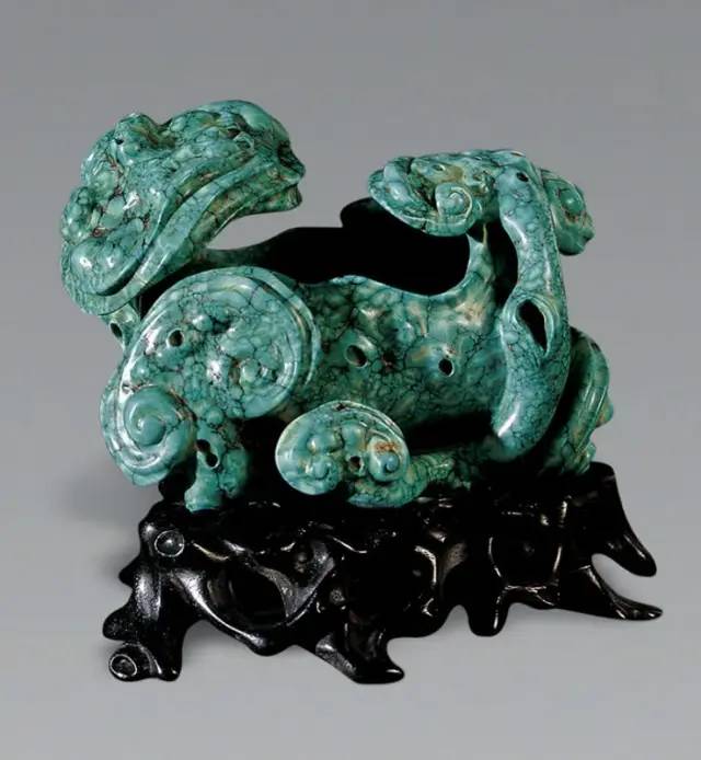 绿松石是一种非常古老的宝石,绿松石的真实历史