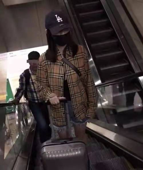 马蓉白色西装造型,马蓉惊艳亮相图片