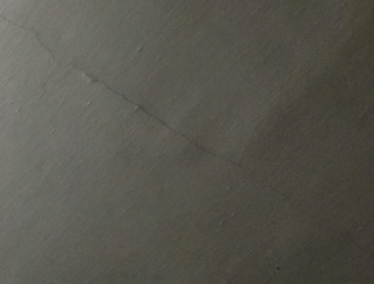 天花板为什么会掉皮,天花板掉皮可以贴什么处理