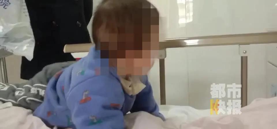 一岁宝宝被瓜子皮卡了喉咙怎么办,宝宝被瓜子皮卡到了怎么自救