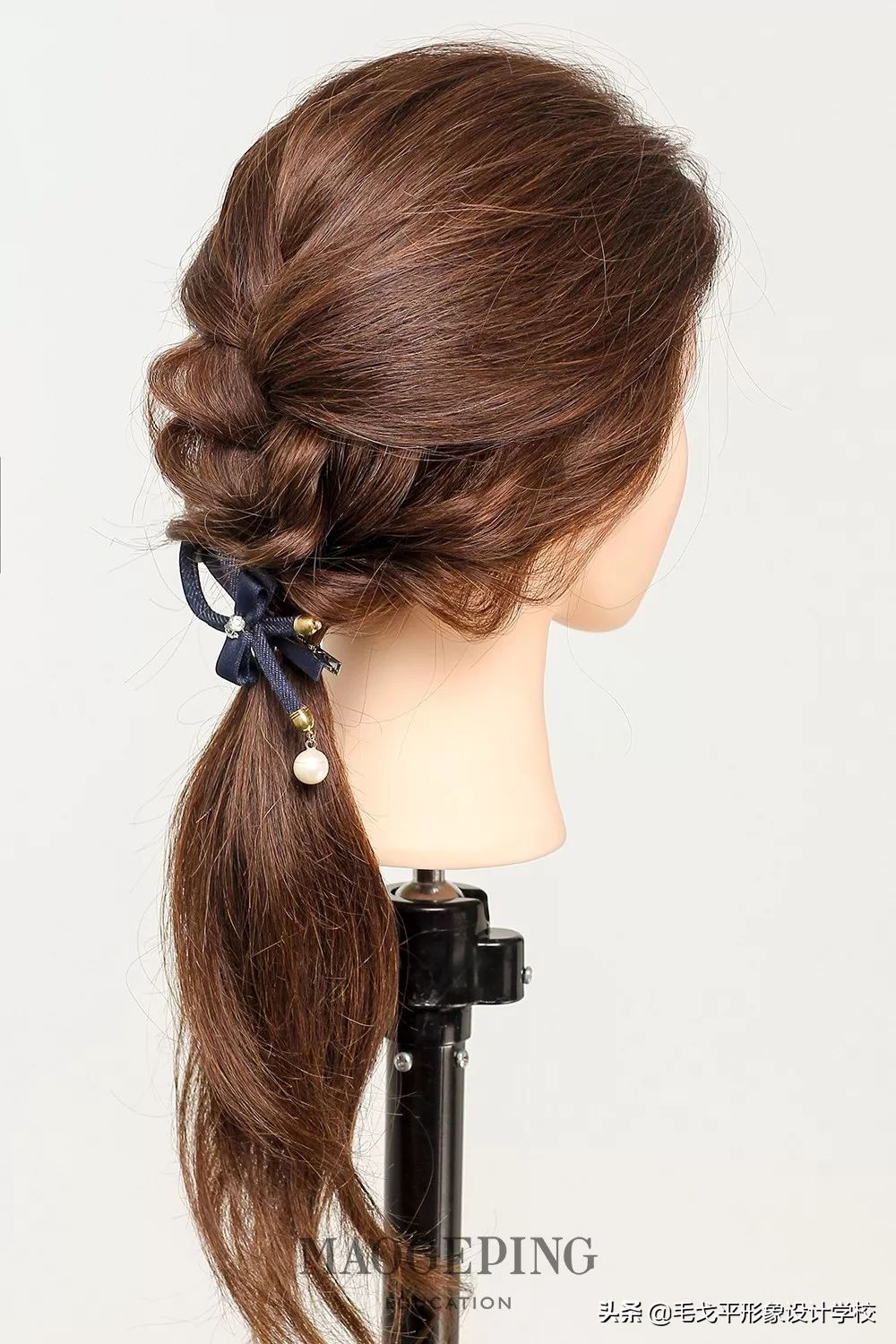 中分马尾扎中低马尾好看技巧,低马尾怎么扎才好看发量少