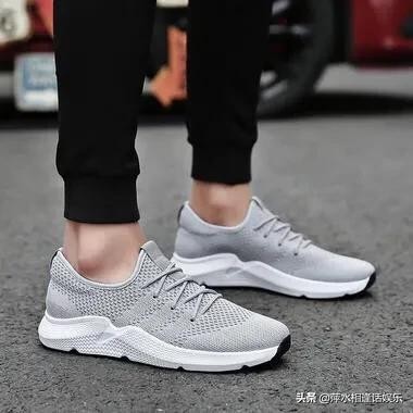 新运动鞋子前面太窄了挤脚小妙招,鞋子挤脚小脚趾头一直痛怎么处理