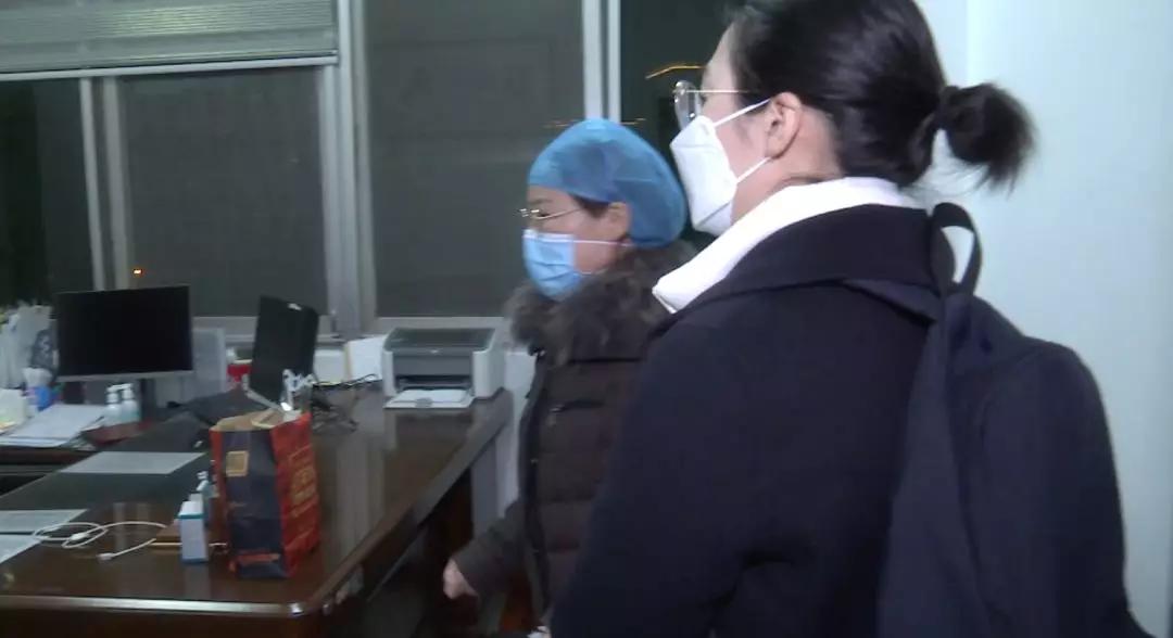 三天三夜改造院区接收病患，感染住进ICU后“干着急帮不上忙”，他是院长刘智明