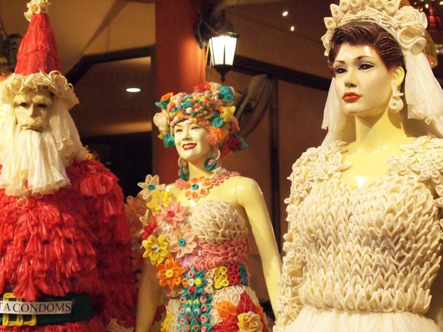 套套餐具、半裸服务……餐厅的“软色情”你能接受吗？