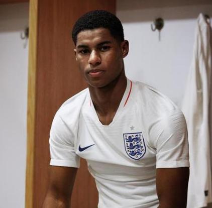 战衣欧美风,历年欧洲杯比赛球衣有哪些