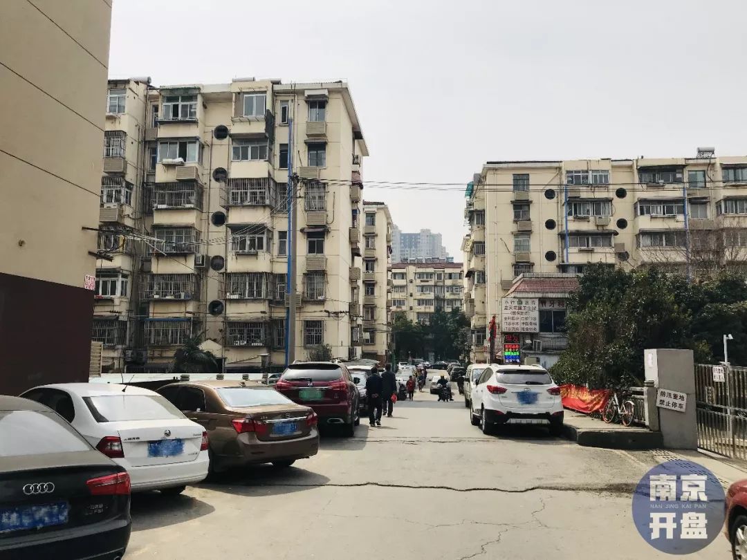 南京虹悦城附近房价,一路之隔房价差2万