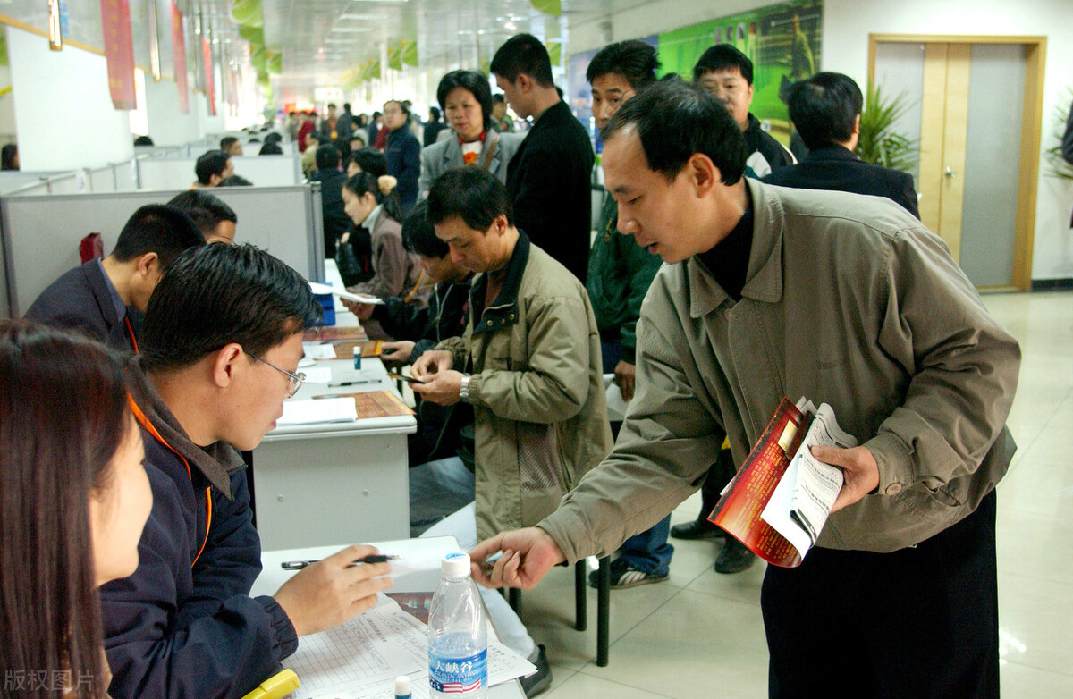 如何解决失业人群,如何解决失业者的再就业问题