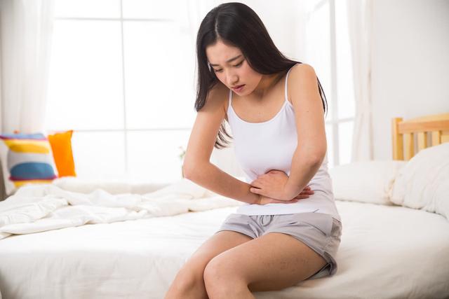 女性长时间月经量少是什么原因,女性月经量少的预兆