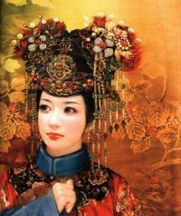 她嫁给大自己四十岁的皇帝，八年生四子，死后荣耀至上