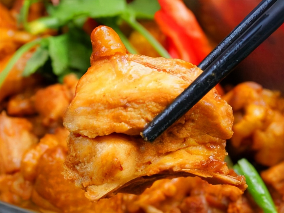 炖鸡肉时切记别直接焯水,炖鸡肉时需要关注什么