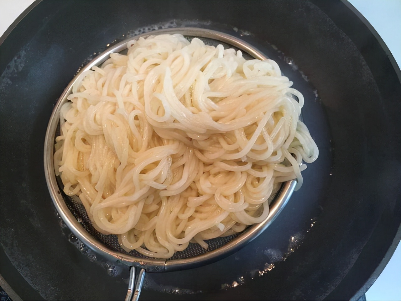 常吃面条对胃是好是坏,常吃面条对身体的害处