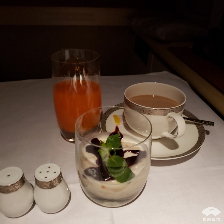 打卡泰航波音747头等舱，贴心空姐疯狂投喂，大龙虾鱼子酱吃到撑