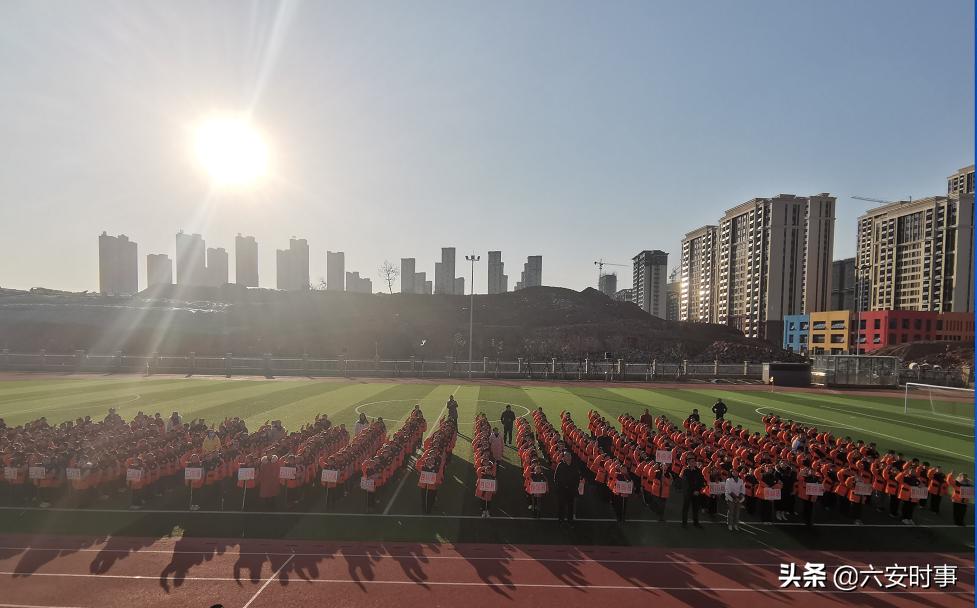 人民路小学北校足球队比赛,小学足球联赛拉开序幕