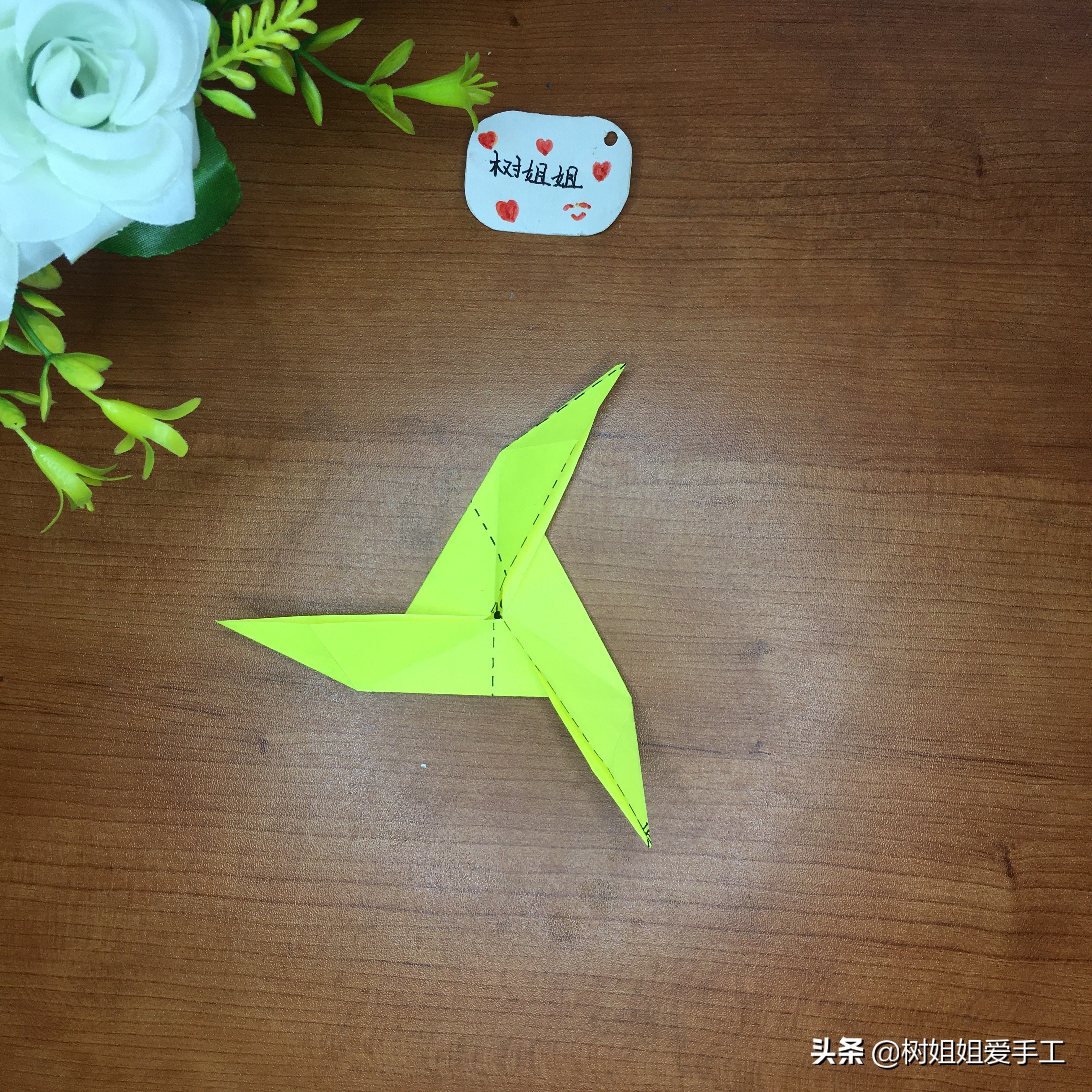 风车飞镖折纸教程,用四张纸折纸玩具飞镖变形