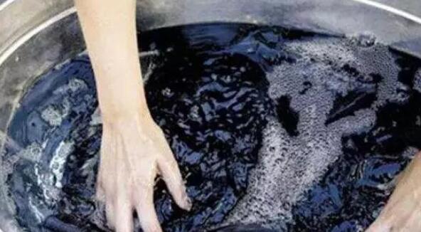 衣服褪色解决小妙招,衣服褪色用什么泡才不会褪色