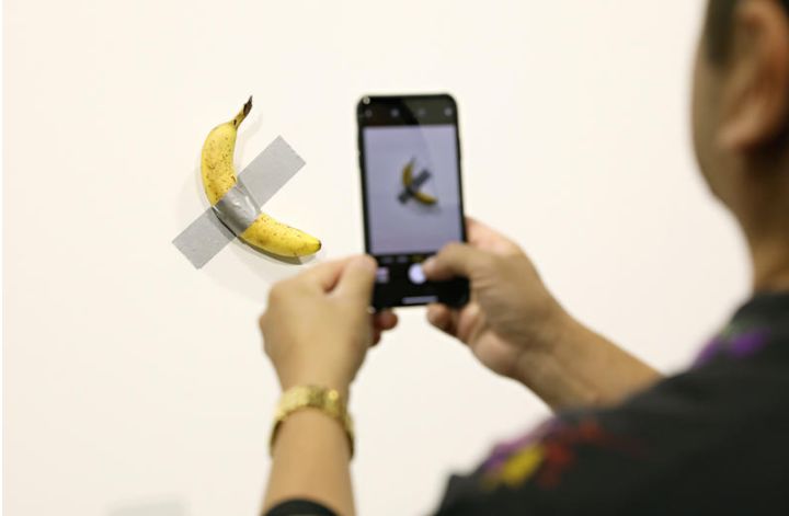 迷惑行为：成本1元一根的香蕉+一截胶布=售价12万美金的艺术品？