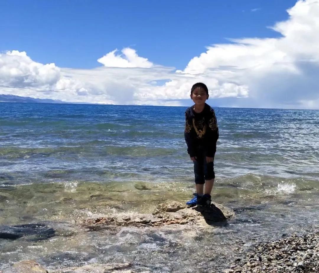 孩子赖床父母的做法绝了,孩子赖床迟到妈妈教育方法原视频