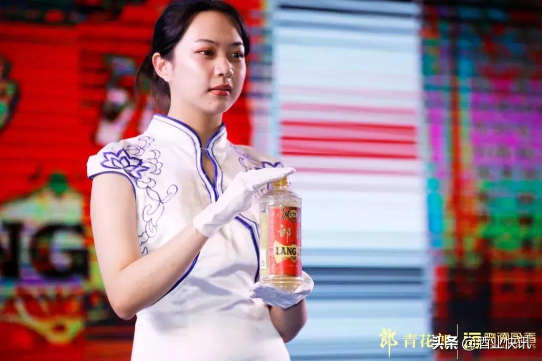 82年的铁盖郎酒值多少钱一瓶,80年代1瓶郎酒卖多少钱