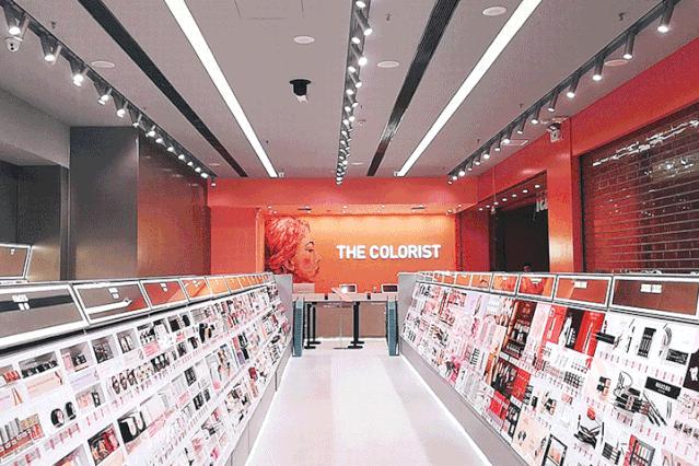 店播+快时尚+网红场景=事迹20万/店/天“调色师”这么玩不火才怪