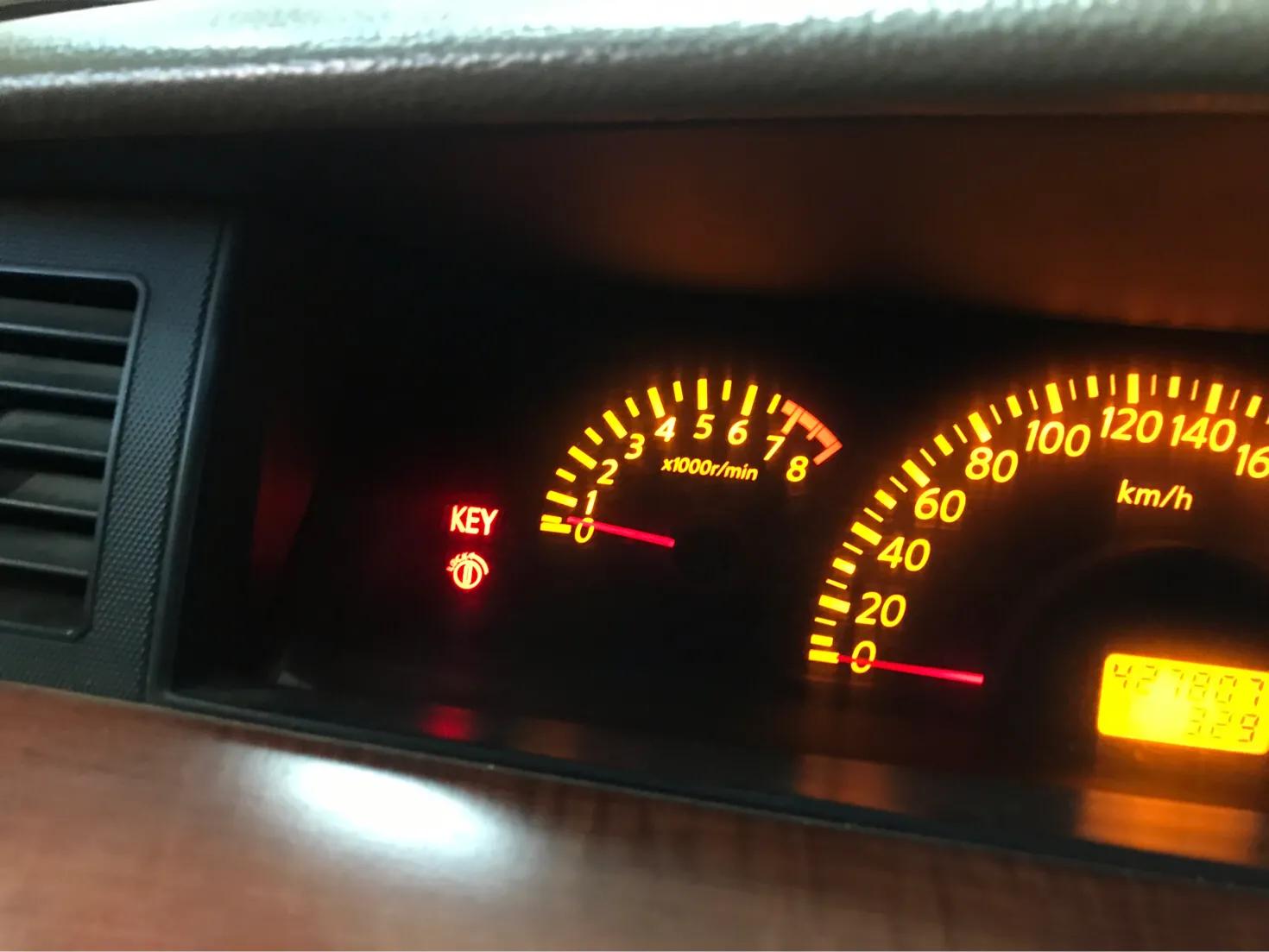 天籁仪表盘上红钥匙灯亮了,日产天籁防盗系统报警指示灯闪烁