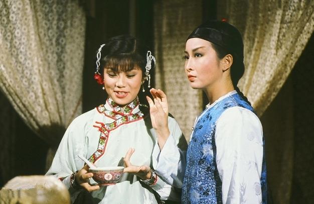 黄杏秀：曾是TVB第一侠女，下嫁陈百祥后，过得怎么样？