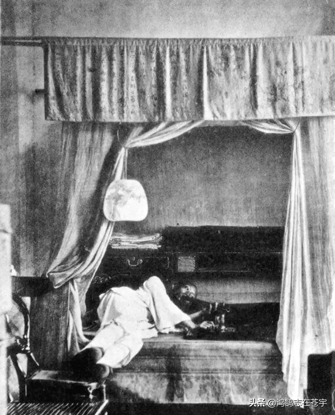 清末照片：抱娃的年轻女子，一身赘肉的八旗后裔，三代人的全家福