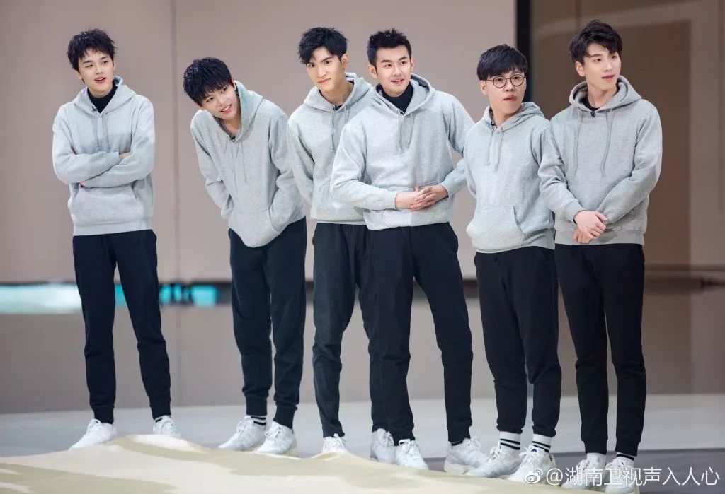 一开始我以为爱上了实力派，没想到他们还全是梗王