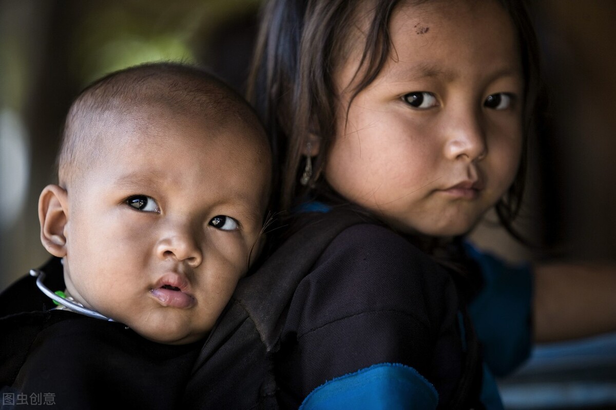 我翻了6千条评论，找了38个故事，为你显现真实的中国姐弟关系