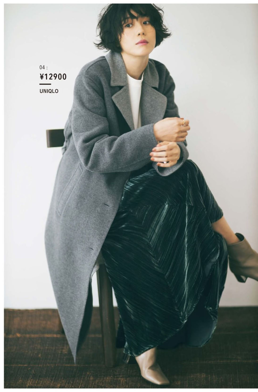 穿黑色外套，内搭穿什么？2招专业“搭配思路”，不显暗沉不土气