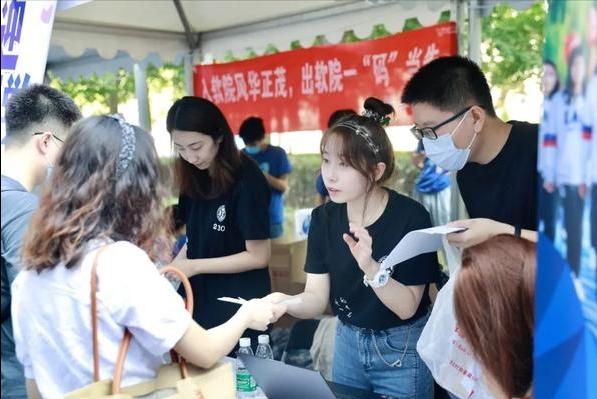 最受00后欢迎的人文专业,00后最受欢迎的专业