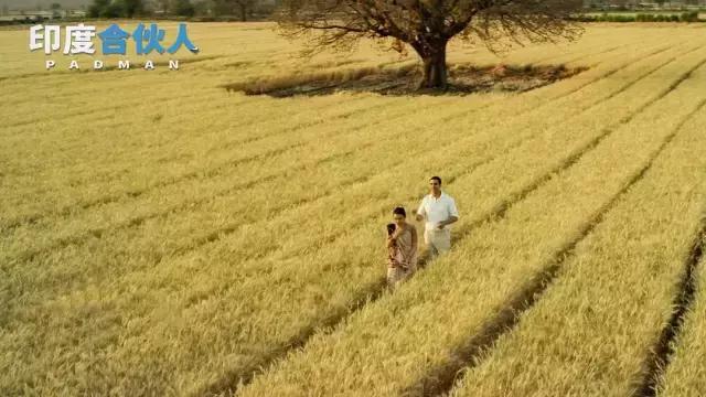 这个了不起的男人，靠着给女人做卫生巾成为英雄！