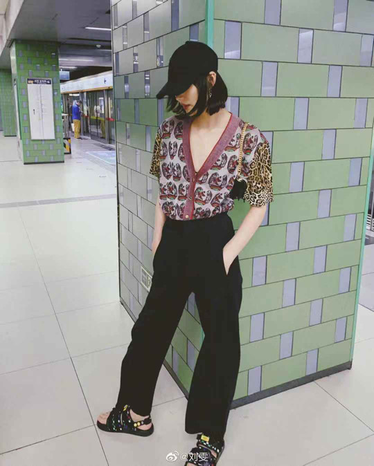 kylie是怎么成为亿万富豪的,一屋子的鞋子