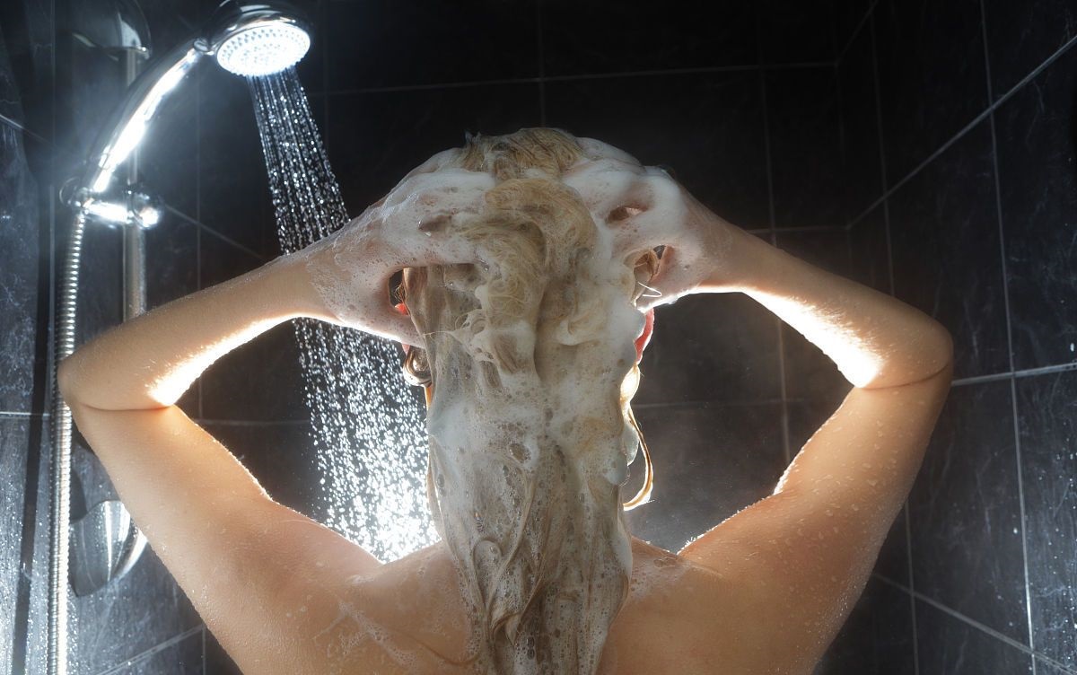 脱发怎么洗才会减少头皮屑,脱发要用什么方法洗