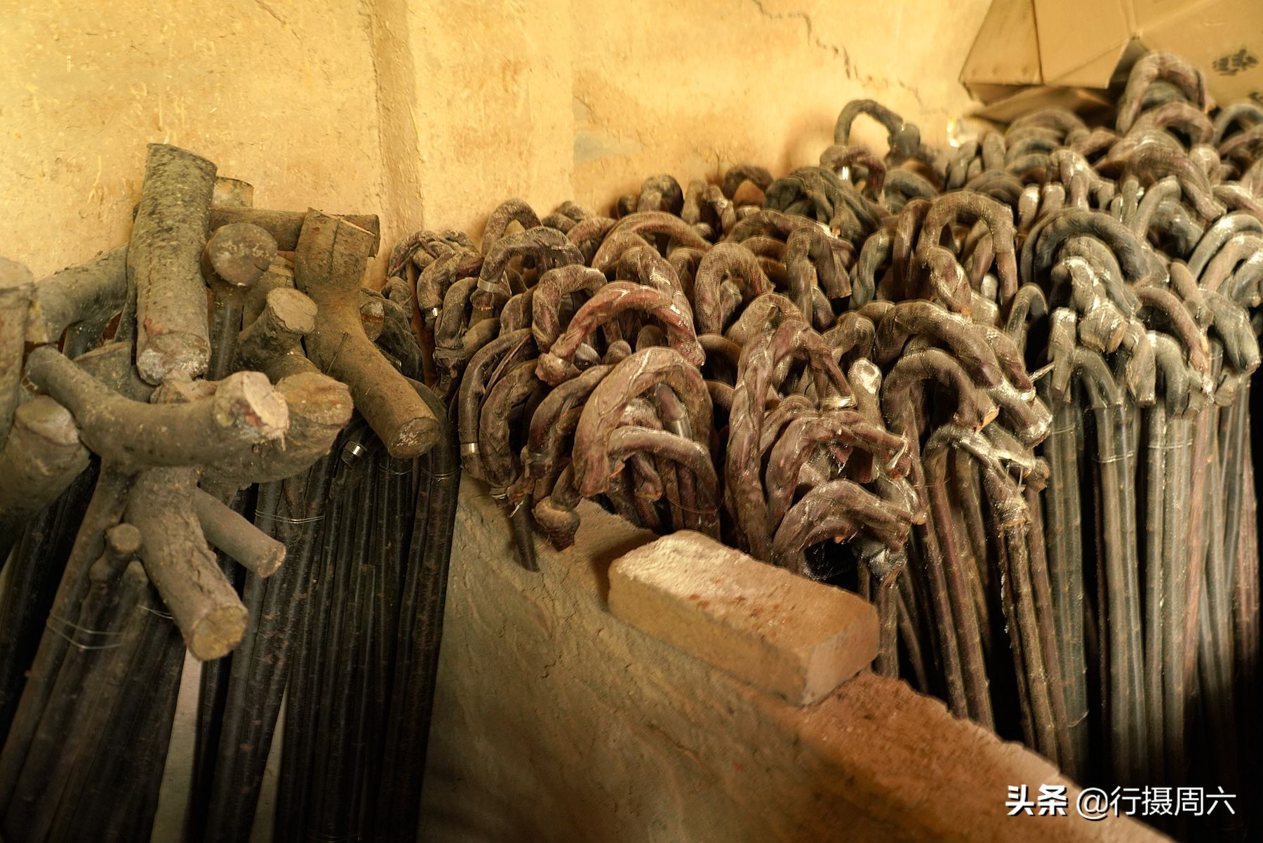 老人拐杖实木原木老年拐棍,纯手工制作实木拐杖批发