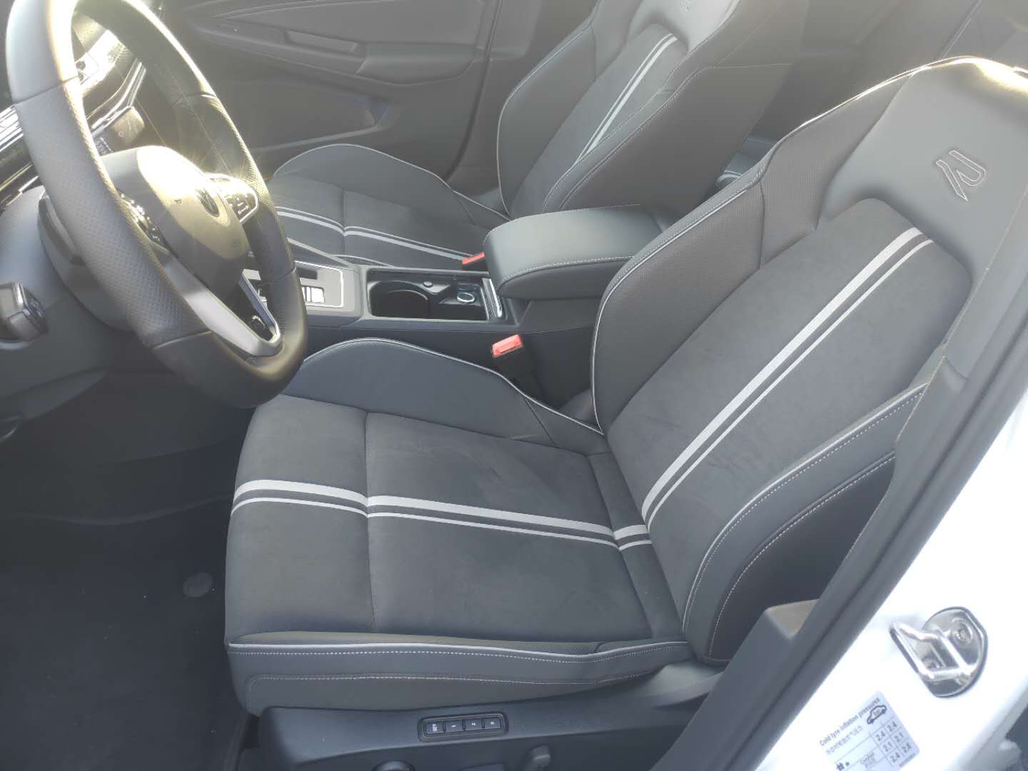 大众第八代高尔夫r-line,大众高尔夫新八代