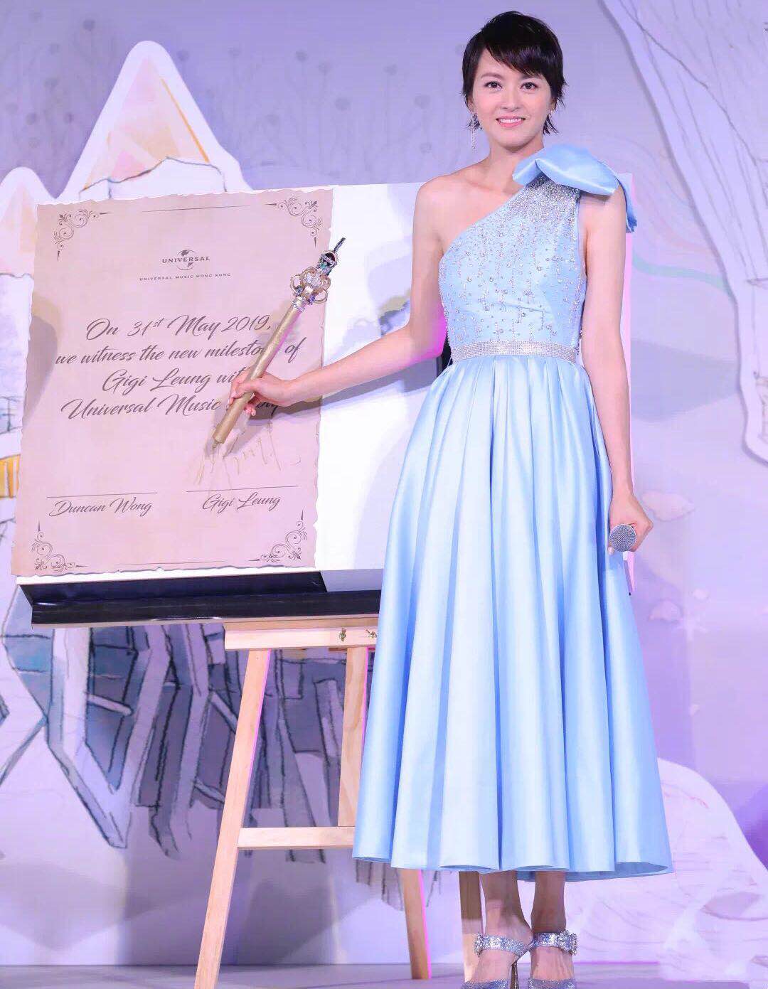 与郑伊健相恋3年,47岁嫁给郑伊健的女人