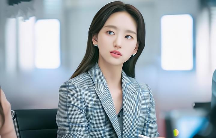 我把小姑子的脸抓破，她拍照上传家族群后，被婆婆移出群聊